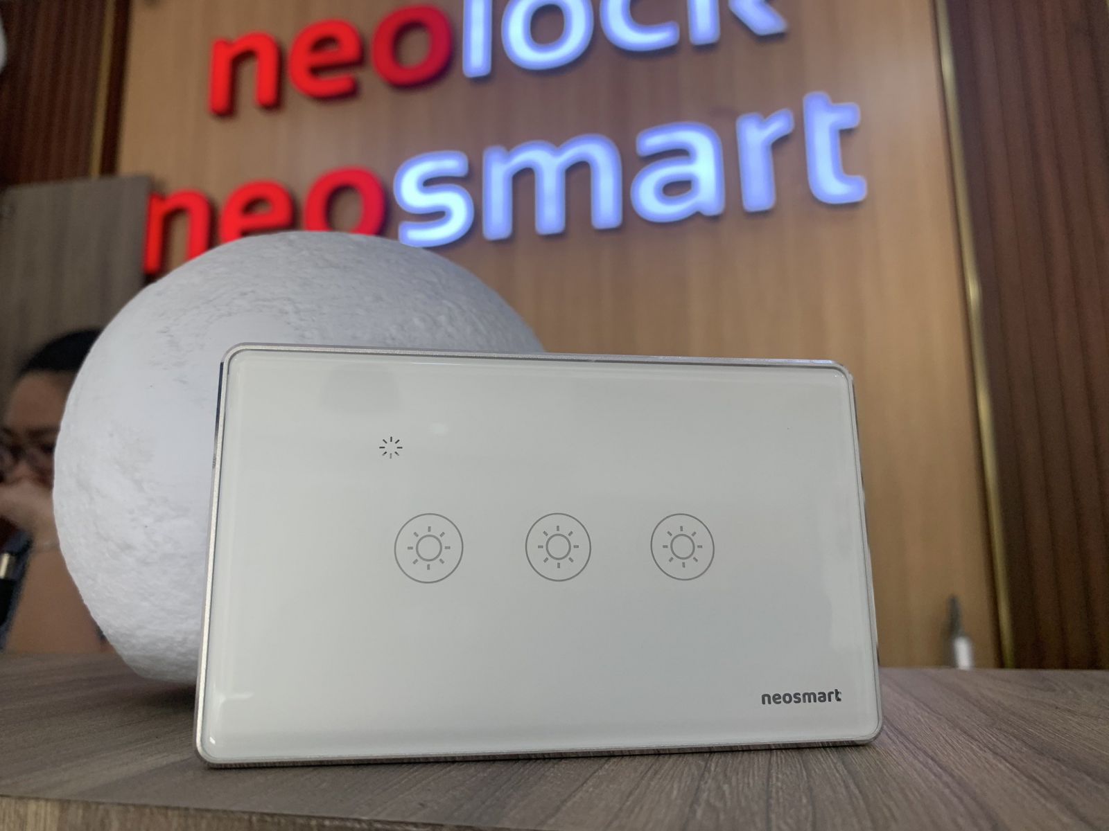 Công tắc chữ nhật thông minh Wifi / Zigbee bo viền 1 Gang - neoSSW1